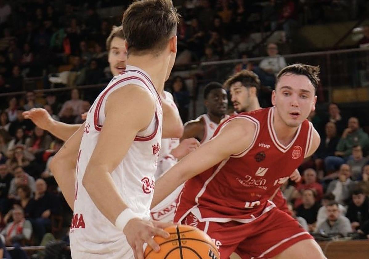 Imagen principal - La Cultural noquea al colista en cinco minutos y se duerme