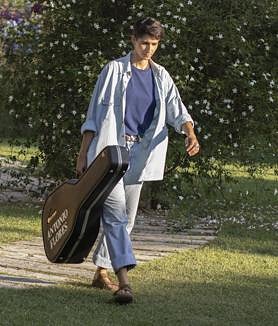 Imagen secundaria 2 - Alba y sus tías en imágenes del documental 'Flores para Antonio'