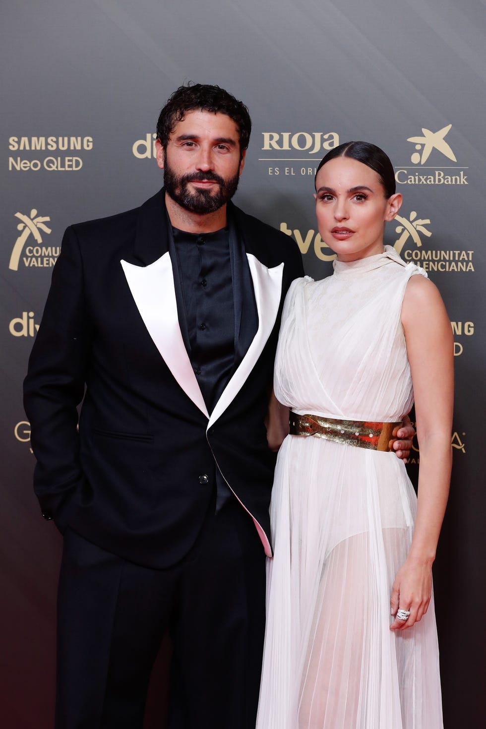 alex garcia y veronica echegui alex garcia y veronica echegui posando juntos en un photocall