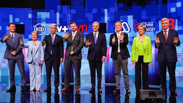 Los ocho candidatos presidenciales que se disputarán la carrera presidencial en Chile.