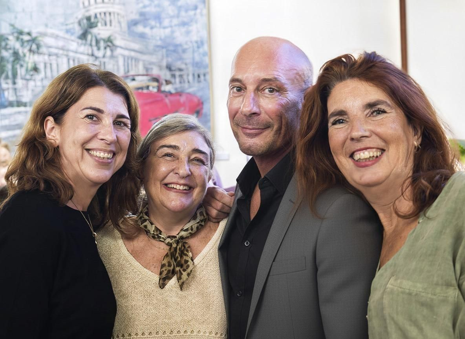 El pintor Ligüeri con Rocío Román, Mariló Reina y Marita  Hernández Bisquert.