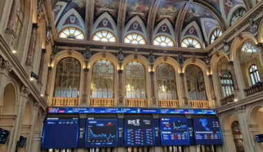 en positivo a las puertas de los máximos sobre los 16.100 puntos