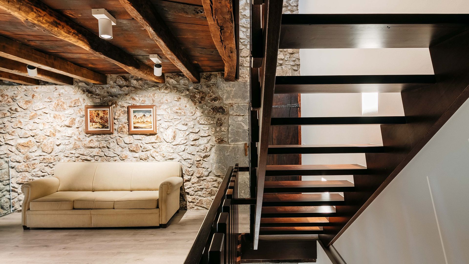 Entre plantas en el caserío