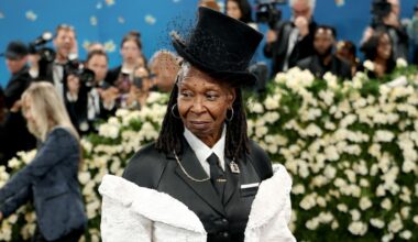 Whoopi Goldberg celebra 70 años como estrella ganadora del EGOT y bisabuela orgullosa