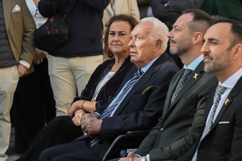 A este homenaje han acudido muchos rostros conocidos del mundo de la tauromaquia