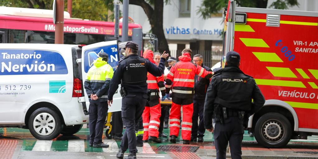 Atropellan a un hombre en el Centro de Sevilla y arrastran su cadáver durante varios kilómetros