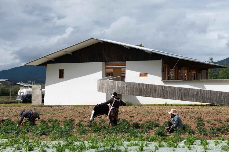 Tipologías obsoletas que recobran vida a través de 17 proyectos de reutilización adaptativa - Imagen 8 de 18