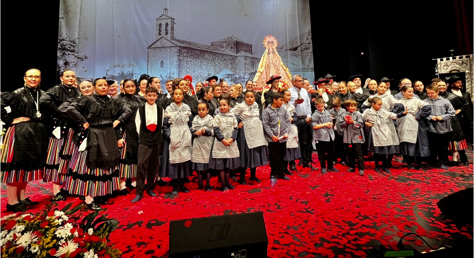 Vibrante, brillante y emocionante: así fue la vigésimo octava edición del Festival de Folclore “Homenaje al Minero”, organizado por la Asociación Virgen de Gracia