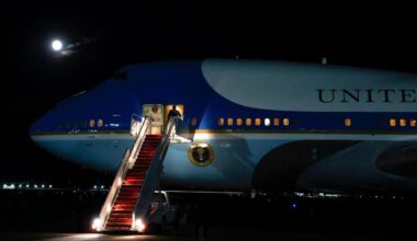 Un paquete sospechoso enferma a varias personas en la base militar del Air Force One de Trump