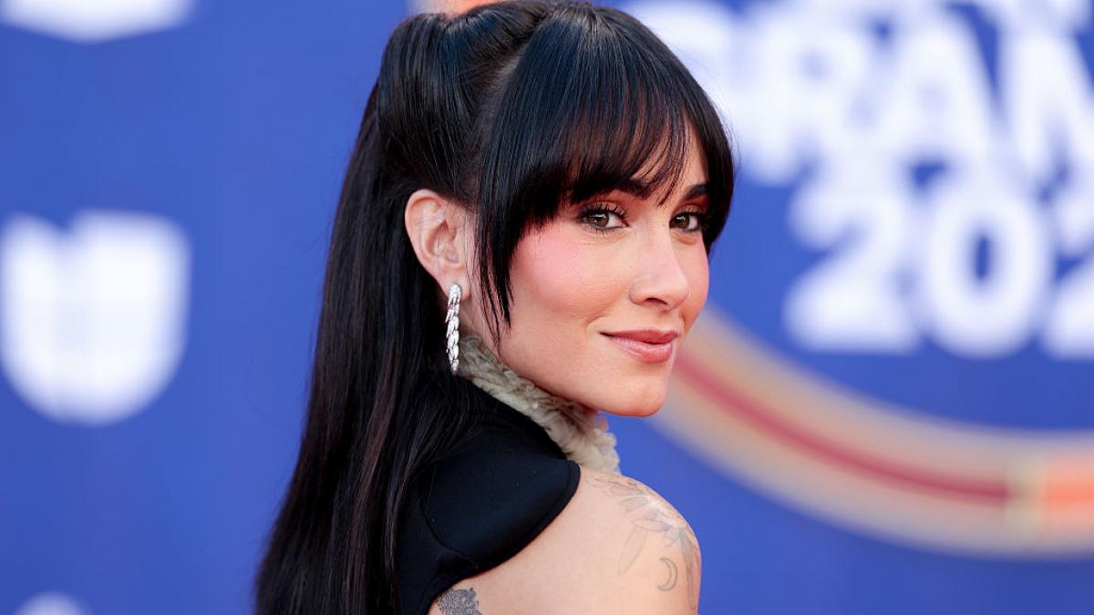 Tres 'looks' espectaculares y su primer Latin Grammy en la 'gran noche' de Aitana con mensaje a Plex incluido