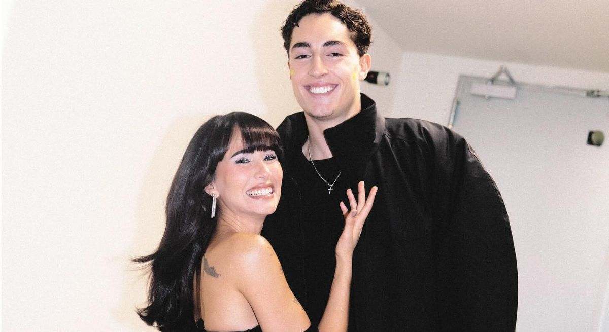 El posado de enamorados de Aitana y Plex en los 40 Music Awards: "Sueño cumplido"