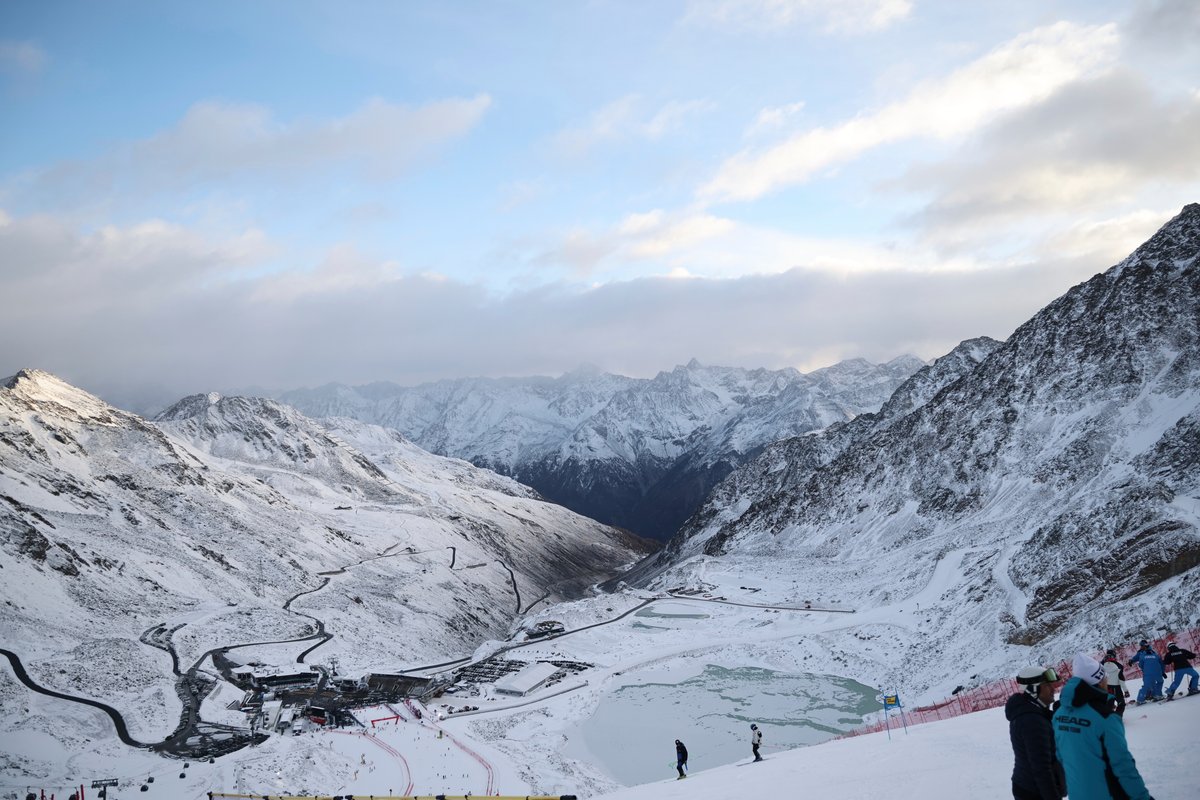La Jornada - Al menos 15 alpinistas desaparecidos tras avalancha en Nepal