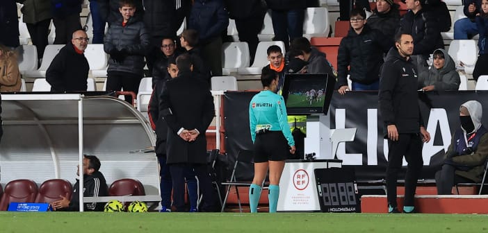 Así fue la intervención del VAR en el penalti anulado en el Albacete – Deportivo: "No veo que el defensor haga nada" - Riazor.org