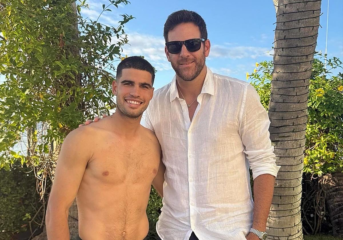 El descanso del 'guerrero' Carlos Alcaraz: de risas con Del Potro y con el 'look' de toda la vida