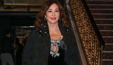 del look con plumas de Patricia Pardo al traje estrellado de Carmen Borrego