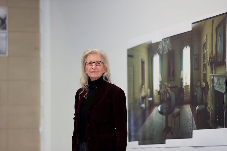 Annie Leibovitz en la inauguración de su muestra en la Fundación Marta Ortega. (Foto: EFE)