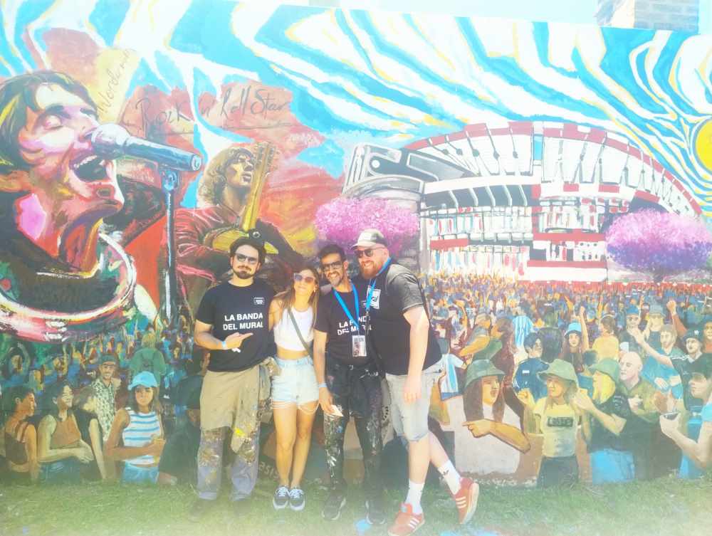 La historia del artista de Manchester que le dedicó un mural a Oasis en Buenos Aires