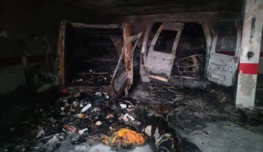 Un incendio calcina un piso y cinco furgonetas de un garaje en un edificio del barrio Oliver de Zaragoza: "Creemos que ha sido intencionado" - heraldo.es