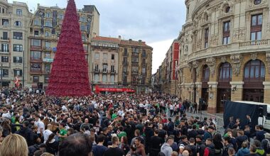 En directo, el ambiente previo al Euskadi-Palestina: la fiesta se traslada a las calles del Casco Viejo - El Correo