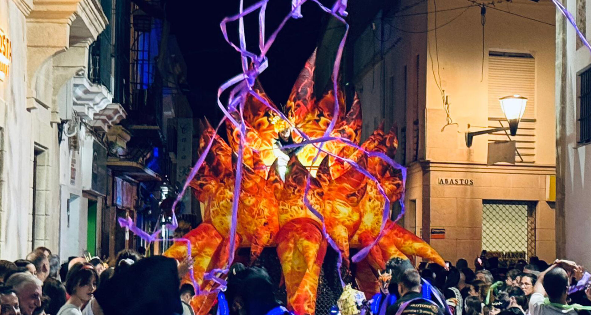 Halloween llena El Puerto de terroríficos disfraces, con calles abarrotadas y el mejor ambiente familiar