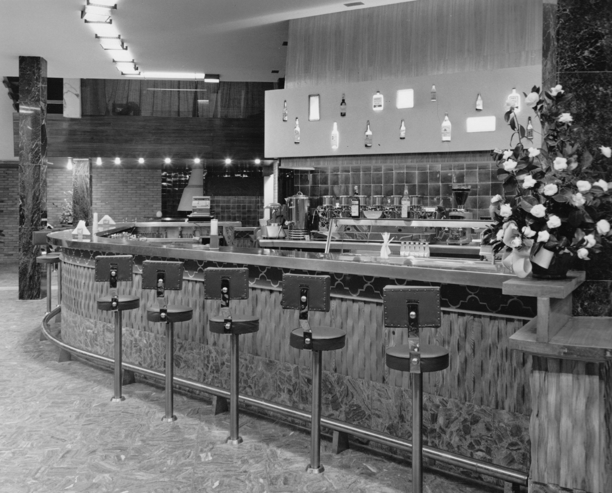Francisco Sebastián Rodríguez. Interiorismo del City Bar, Valencia, 1960. Fotografías Finezas. Colección particular.