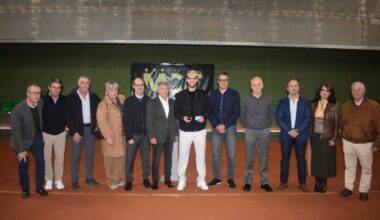 Carlos Alcaraz, en el centro, durante el acto. - Foto: AGENCIA PORTAVOZ