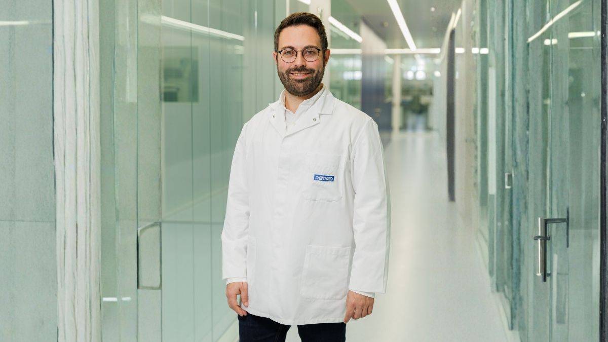 “La higiene interdental es clave para prevenir caries, halitosis y complicaciones en implantes”