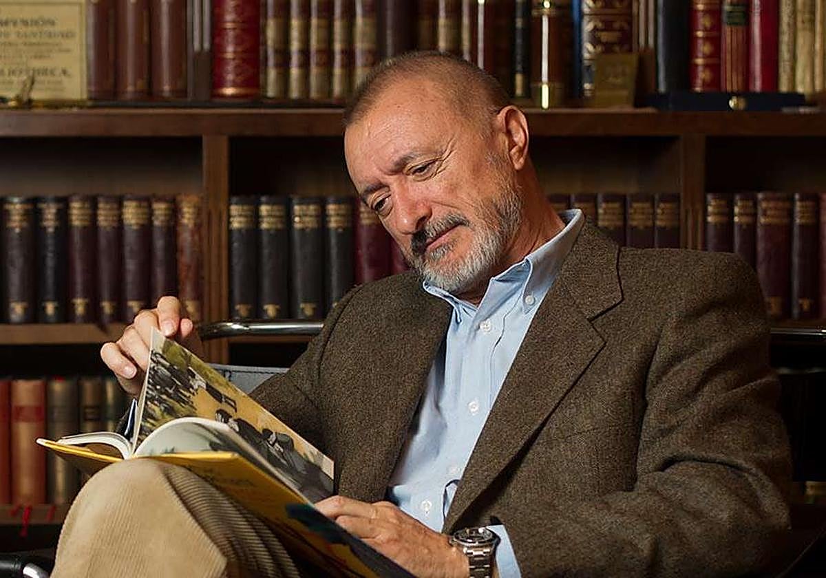 El palo de Arturo Pérez Reverte a Ryanair por su última novedad: «Esa gentuza...»