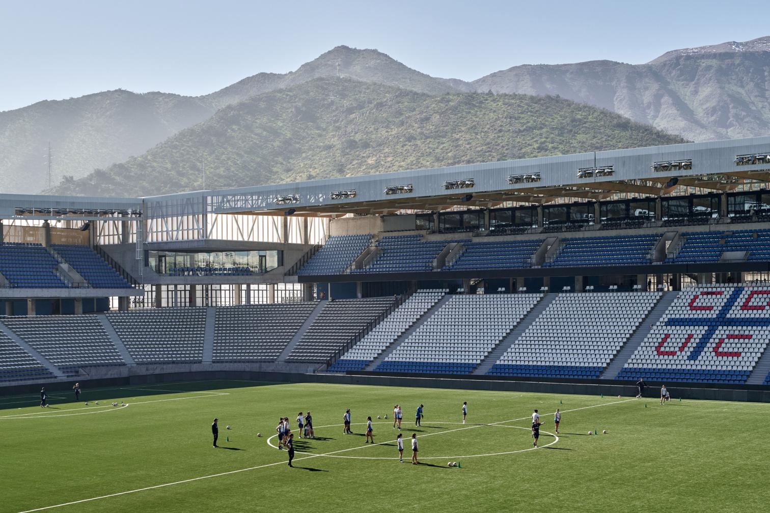 Renovación del estadio de la Universidad Católica en Santiago de Chile