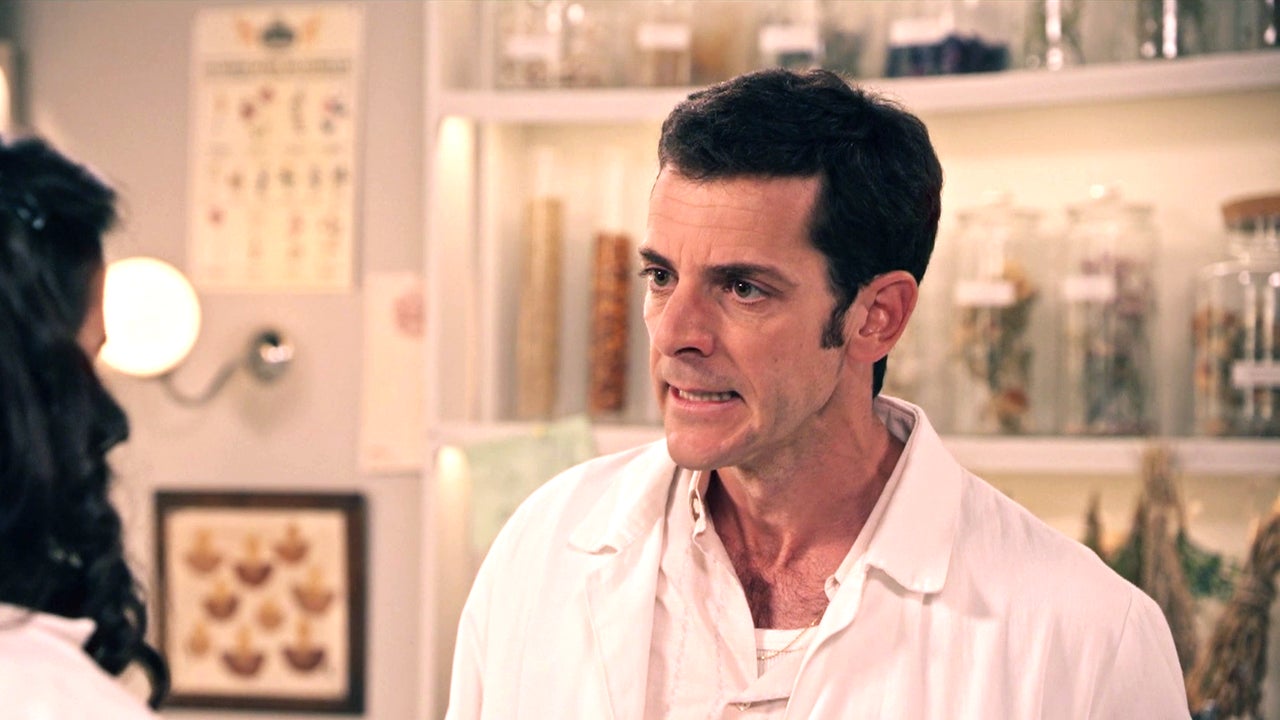 Luis descubre que Brossard quiere comercializar el perfume que crearon para Cobeaga