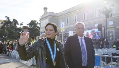 Ayuso recibe el alta tras abandonar en ambulancia la misa de la Almudena
