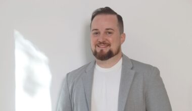 “En viviendas pequeñas, los tabiques son enemigos del aprovechamiento porque condicionan la distribución, reducen el paso de luz y penalizan la sensación de amplitud”