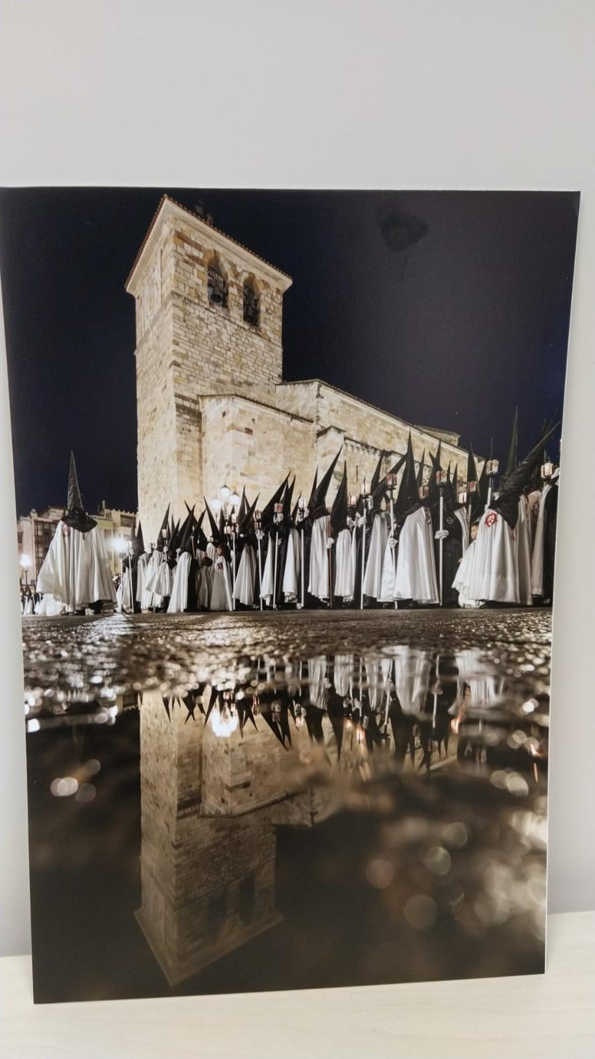 Lema charco, de José Manuel montes Nuñez. Segundo premio del concurso de fotografía de la Junta Pro Semana Santa de Zamora.