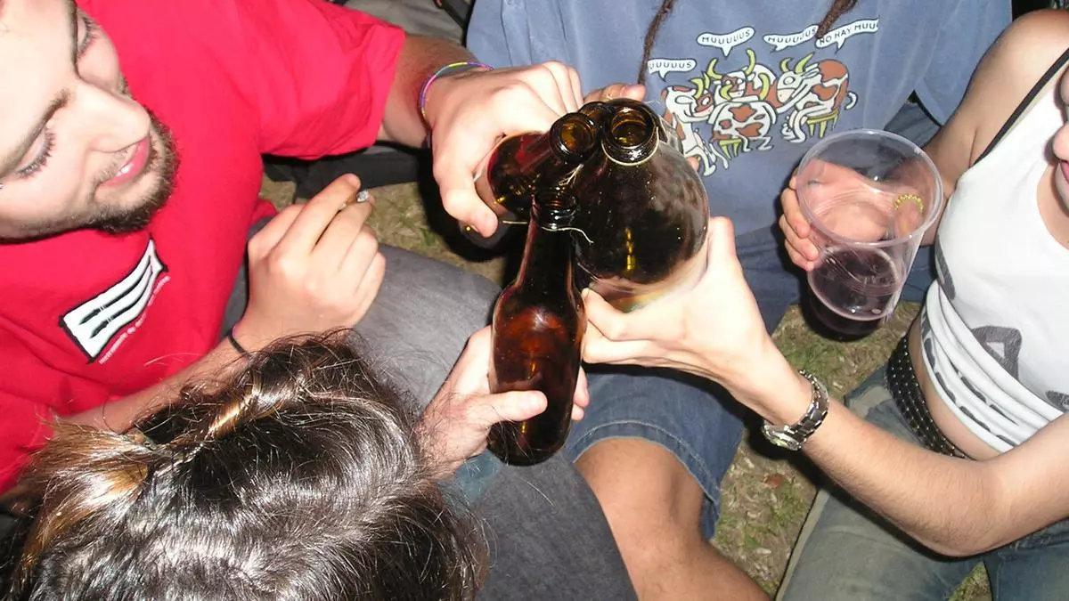 El consumo de alcohol, preocupa a los médicos.