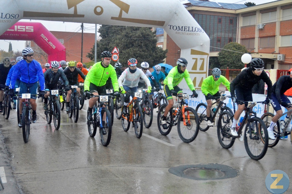 Treinta ciclistas desafían a la lluvia en la Ruta del Pavo que organiza el CC Sport Tomelloso