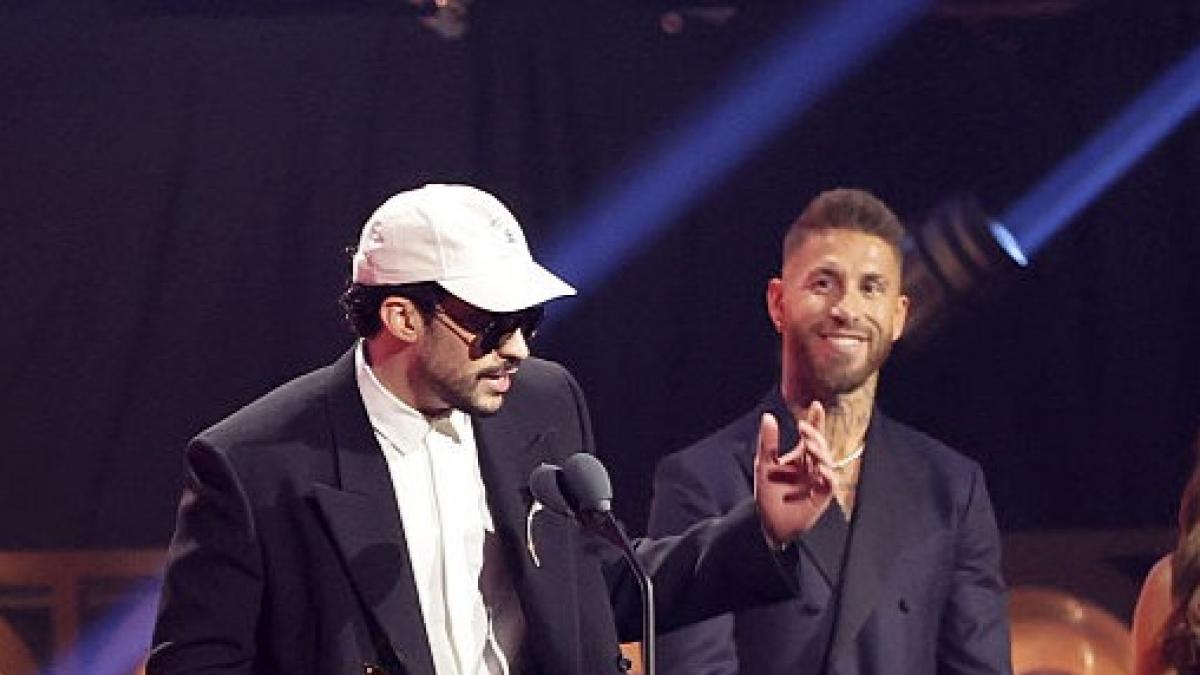 Sergio Ramos se convierte en protagonista inesperado de los Latin Grammy junto a Bad Bunny: 'Surrealista'