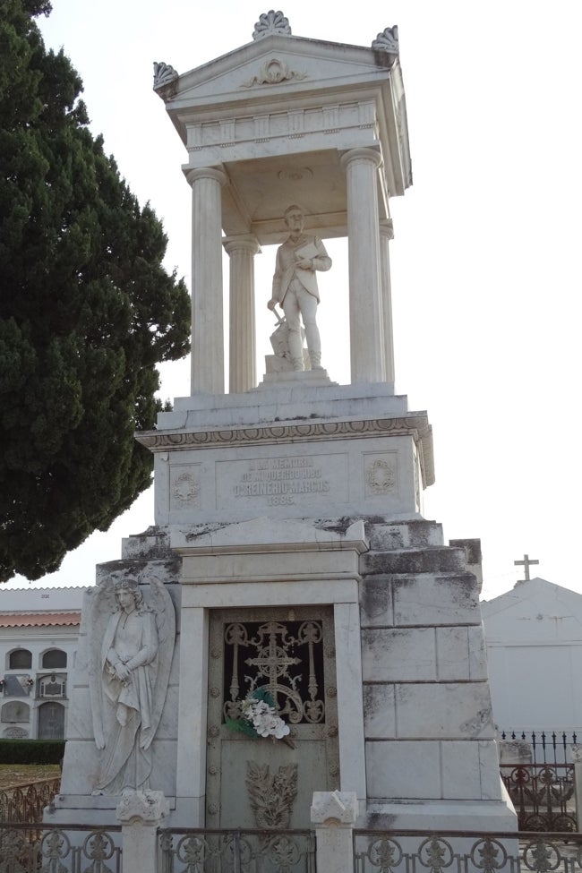 Mausoleo de Reinerio Marcos en Badajoz, fallecido a los 21 años.