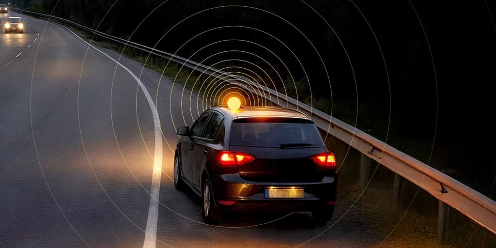 Verdades y mentiras que te cuentan sobre la nueva baliza V16 de la DGT