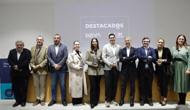Trazando el futuro: los premios Destacad@s de BBVA y SUR reconocen a los mejores expedientes de Arquitectura