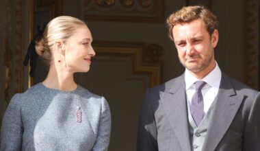 vestido de Dior y recogido con lazo