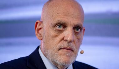 La CNMC para los pies a Tebas con sus planes televisivos para la Liga