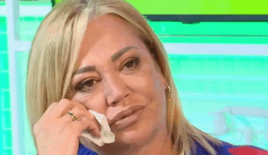 Las lágrimas de Belén Esteban en la despedida de sus compañeros de 'Sálvame' para afrontar un nuevo proyecto en Televisión Española