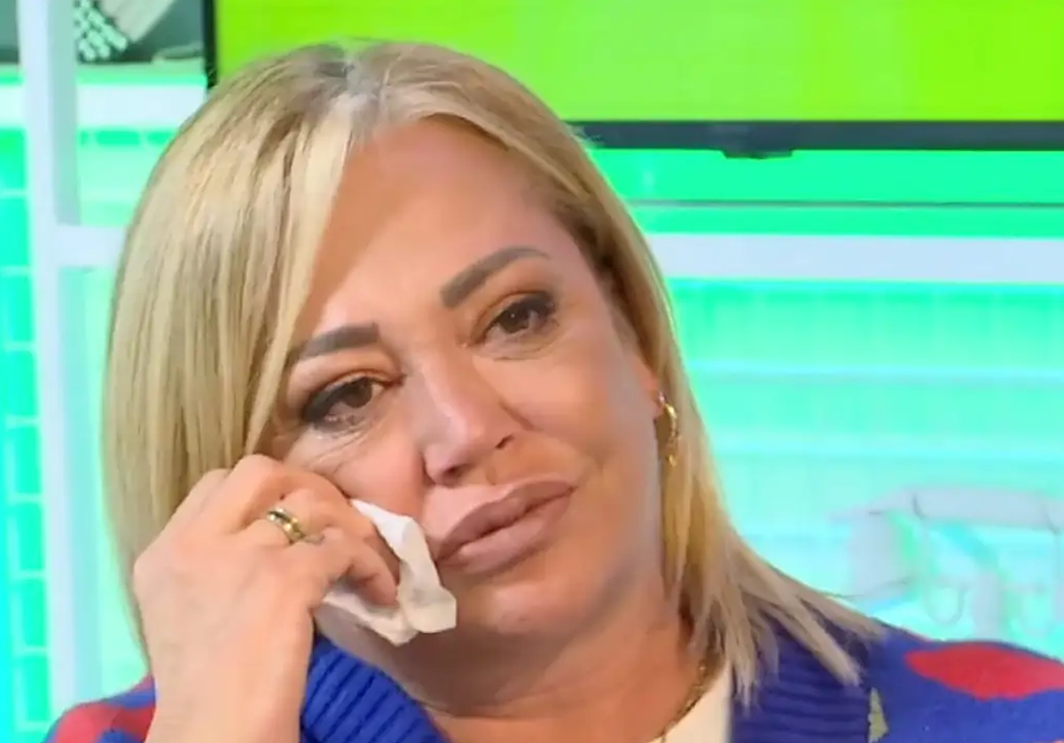 Las lágrimas de Belén Esteban en la despedida de sus compañeros de 'Sálvame' para afrontar un nuevo proyecto en Televisión Española