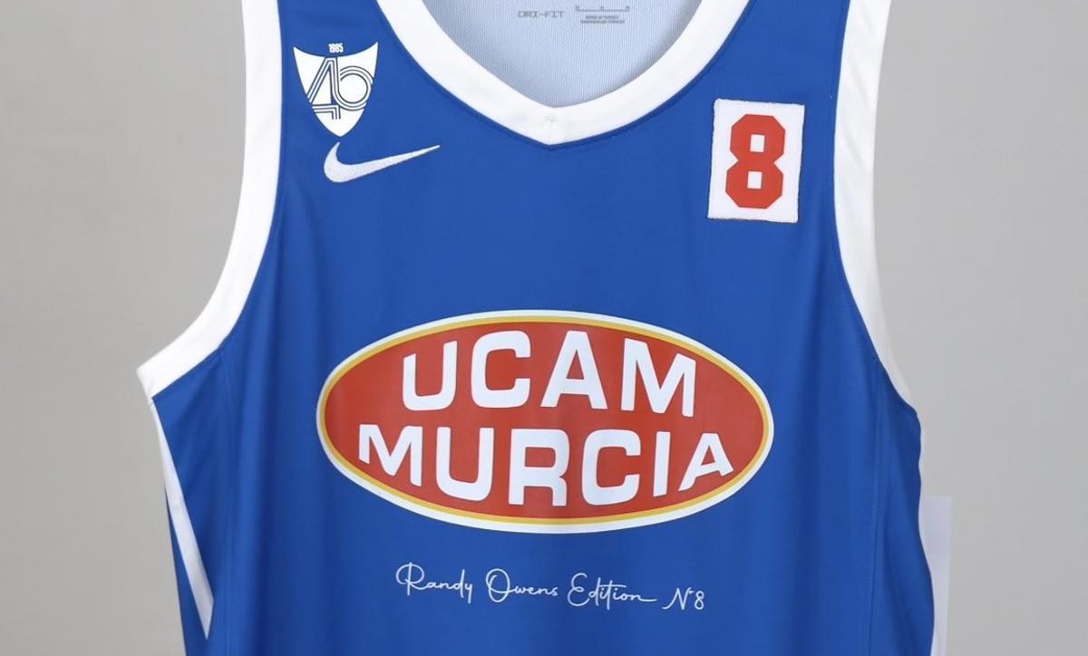 Tercera equipación del UCAM Murcia de color azul para esta temporada.