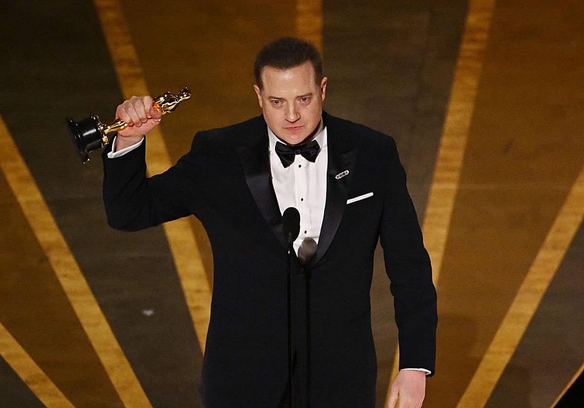 Qué películas ver hoy jueves en televisión: del único Oscar de Brendan Fraser a un clásico de Samuel L. Jackson y John Travolta