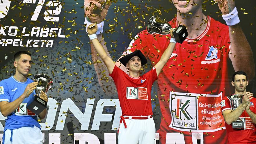 Peio Etxeberria asfixia a Zabala y toca la gloria del Cuatro y Medio