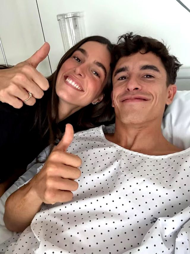 Gemma Pinto y Marc Márquez, en el hospital tras la última operación al piloto