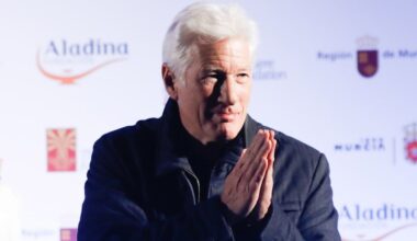 emoción, saludo en español y confusión con un doble