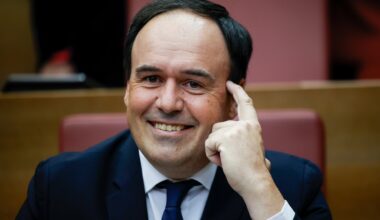 Pérez Llorca, investido presidente de la Generalitat Valenciana con los 40 votos del PP y los 13 de Vox