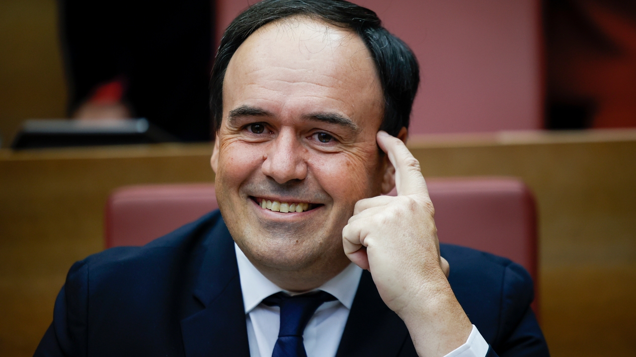 Pérez Llorca, investido presidente de la Generalitat Valenciana con los 40 votos del PP y los 13 de Vox